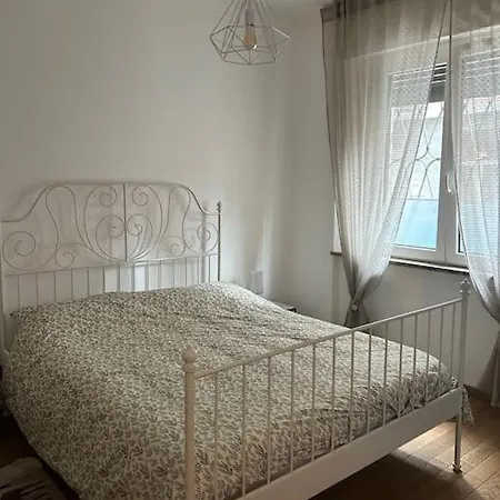 La Casina Di Ale Apartment *